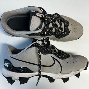 NIKE baseball cleats - men’s 6